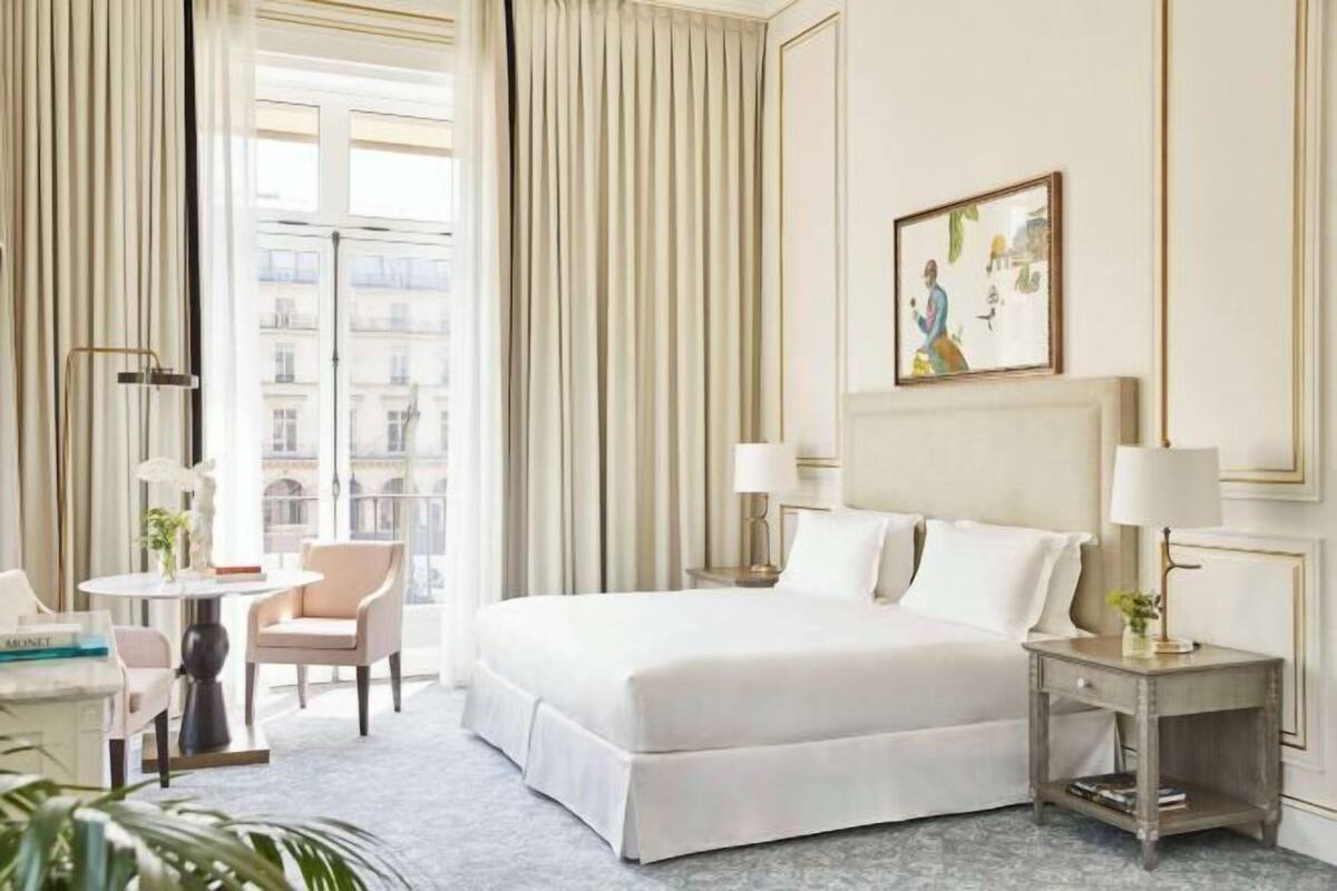 Premium bedding, pillow-top beds, minibar, in-room safe