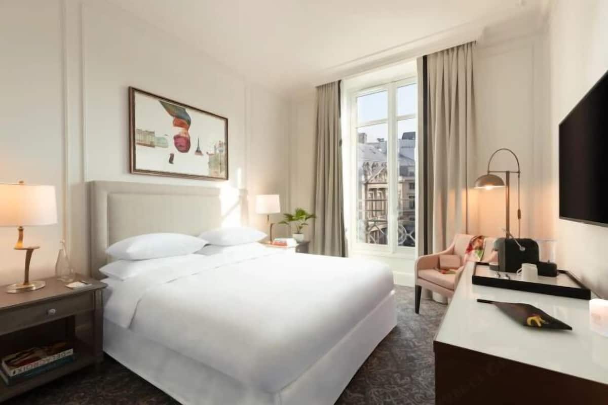 Premium bedding, pillowtop beds, minibar, in-room safe