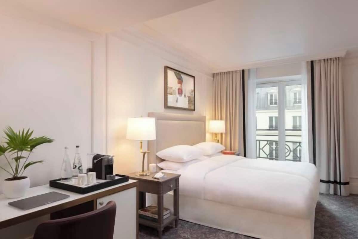 Premium bedding, pillowtop beds, minibar, in-room safe