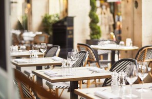 Terrace/patio - Hôtel du Louvre, in The Unbound Collection by Hyatt (Paris)
