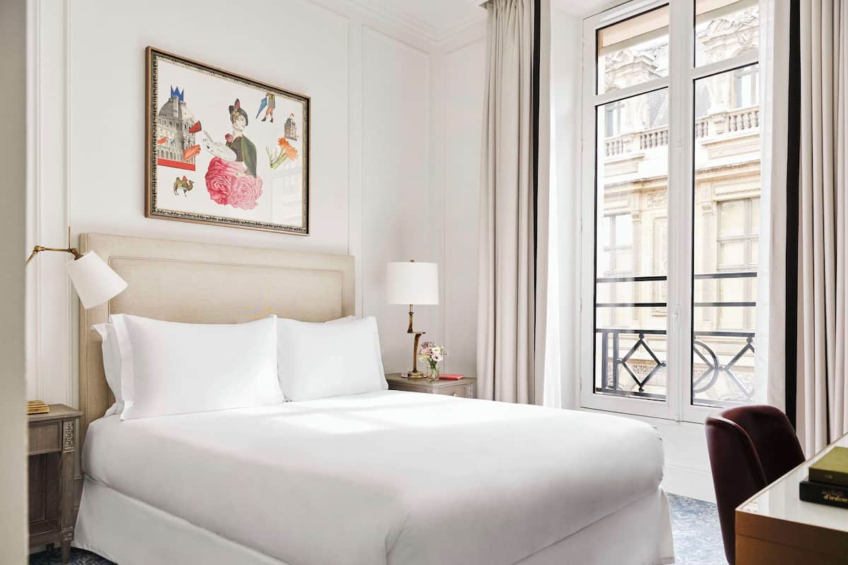 Chambre, 1 grand lit (View) | Literie de qualité, lit avec matelas à plateau-coussin, minibar