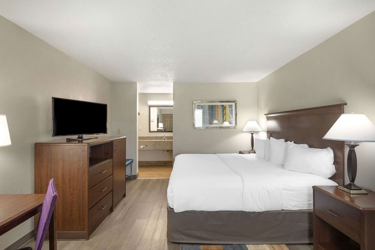 Pillowtop beds, in-room safe, desk, laptop workspace