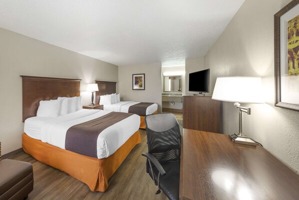 Pillowtop beds, in-room safe, desk, laptop workspace - Best Western Athens Inn (Athens)