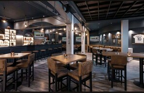 2 bares y bar junto a la piscina