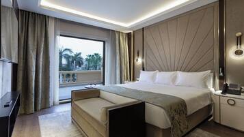 Phòng Suite Deluxe | Minibar, két bảo mật tại phòng, trang trí khác biệt