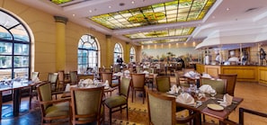 6 restaurants, breakfast, lunch, dinner served; international cuisine