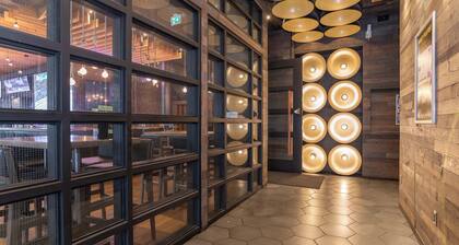 Sandman Signature Vancouver Downtown Hotel