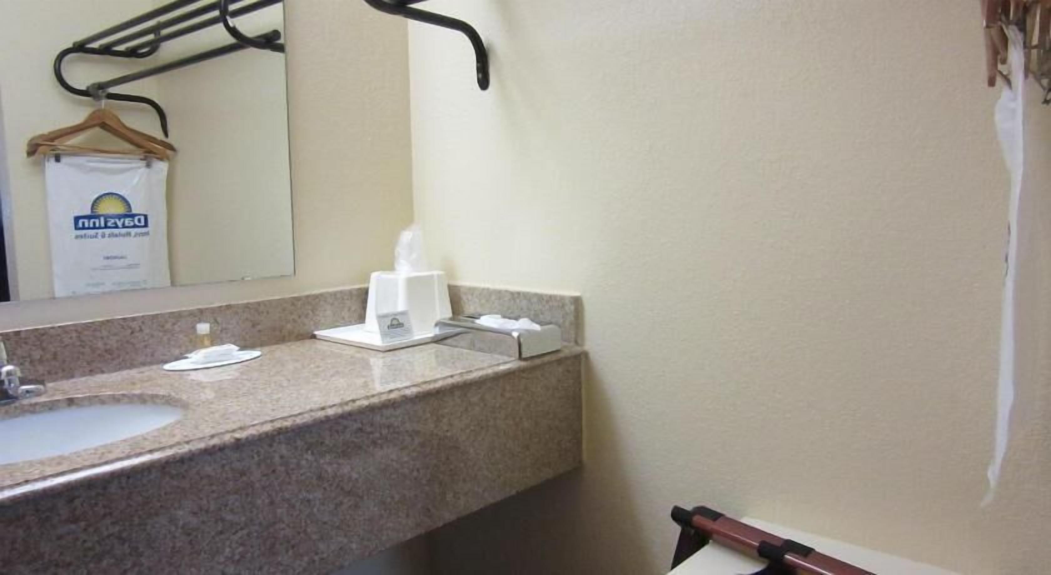 Kamar mandi | Kombinasi shower/bathtub dan perlengkapan mandi gratis