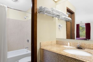 Combined shower/tub, free toiletries, hair dryer, towels - Days Inn by Wyndham Columbia NE Fort Jackson (Columbia)