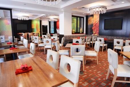 Holiday Inn National Airport Crystal City, an IHG Hotel - Image 1
