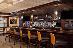 2 restaurants, breakfast, dinner served; American cuisine