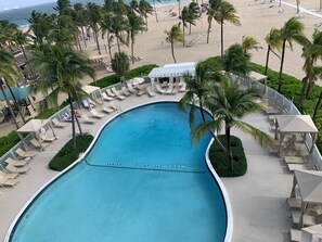 2 outdoor pools, pool loungers