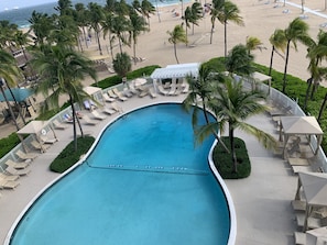 2 outdoor pools, pool loungers