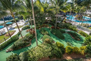 Property grounds - Lago Mar Beach Resort & Club (Fort Lauderdale)