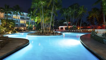 2 outdoor pools, pool loungers