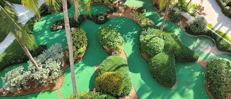 Mini-golf