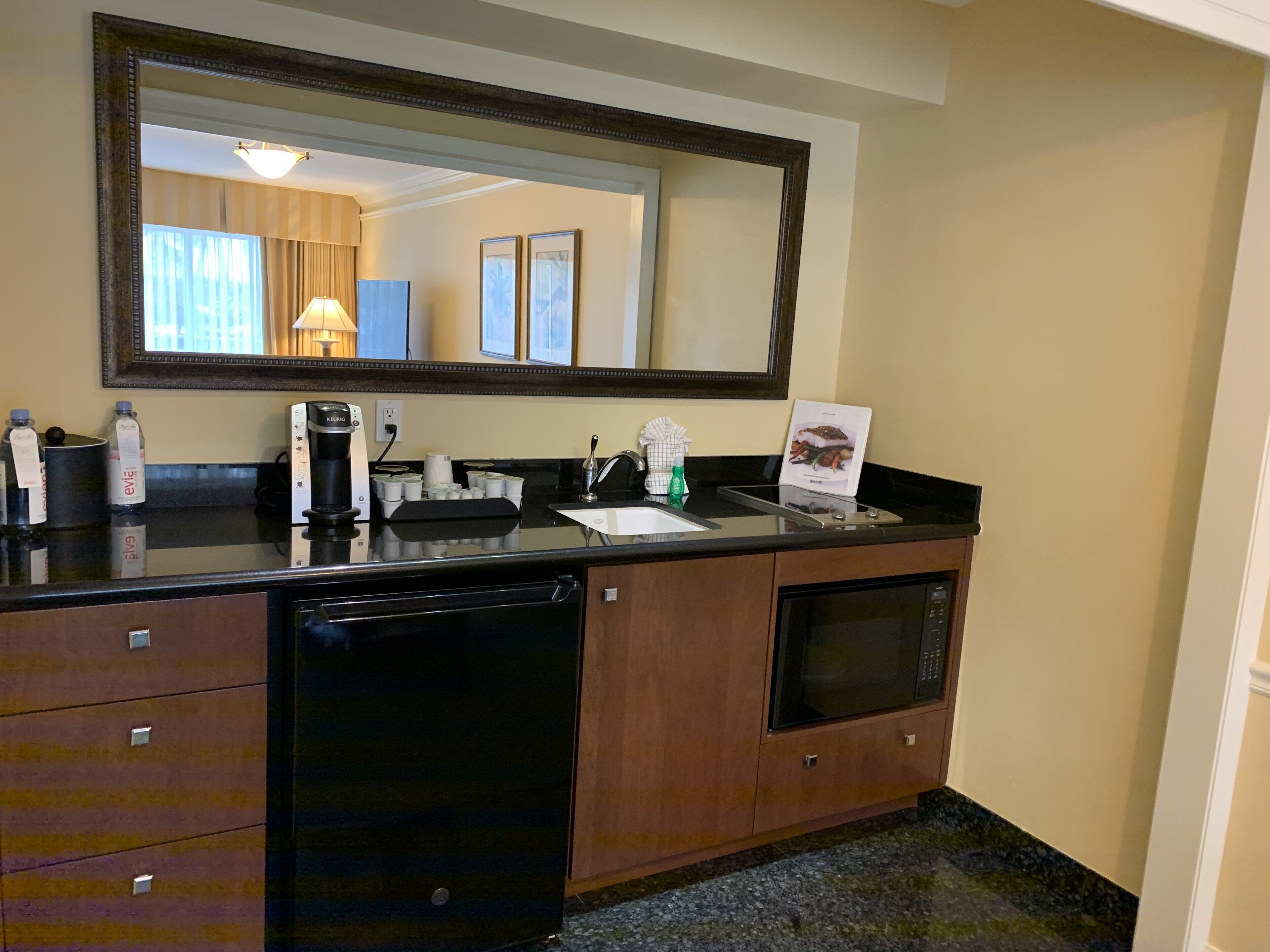 suite, 1 bedroom, non smoking, poolside | private kitchen | fridge, coffee/tea maker, freezer