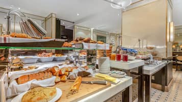 TĂ€gliches nach Wunsch zubereitetes FrĂŒhstĂŒck gegen GebĂŒhr