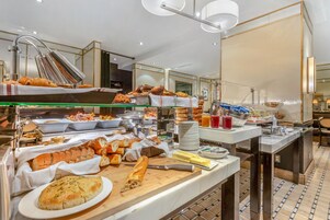 Daily cooked-to-order breakfast for a fee