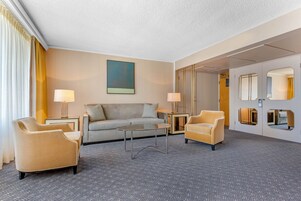 Luxury Suite, 2 Bedrooms (2 King Beds)