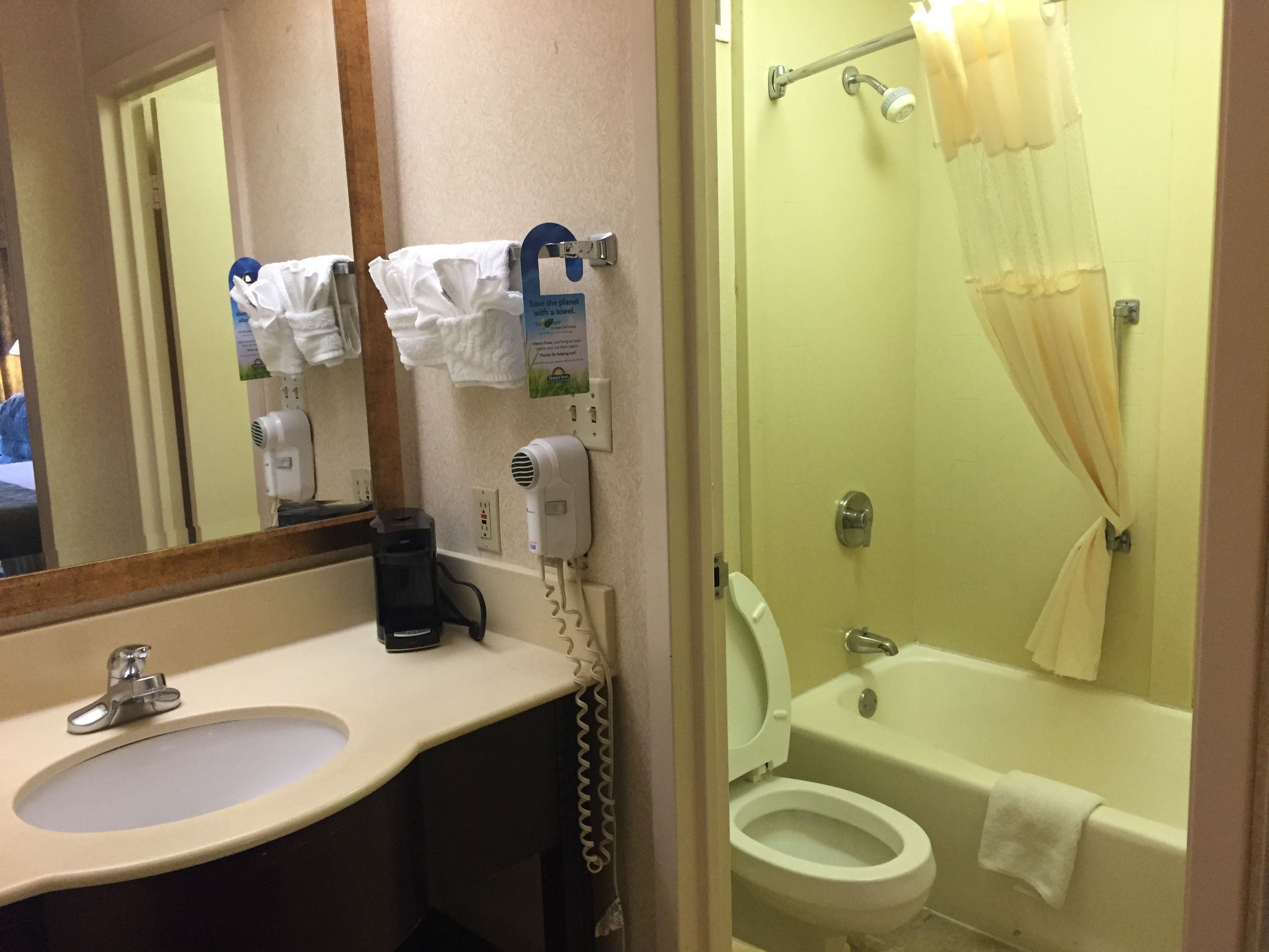 Photo - Days Inn & Suites by Wyndham Albuquerque North