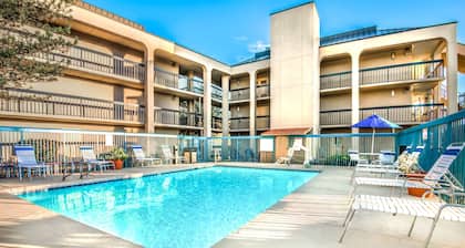 Days Inn & Suites by Wyndham Albuquerque North