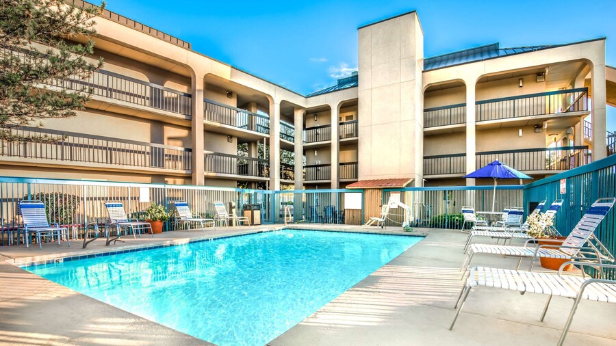 Days Inn & Suites by Wyndham Albuquerque North