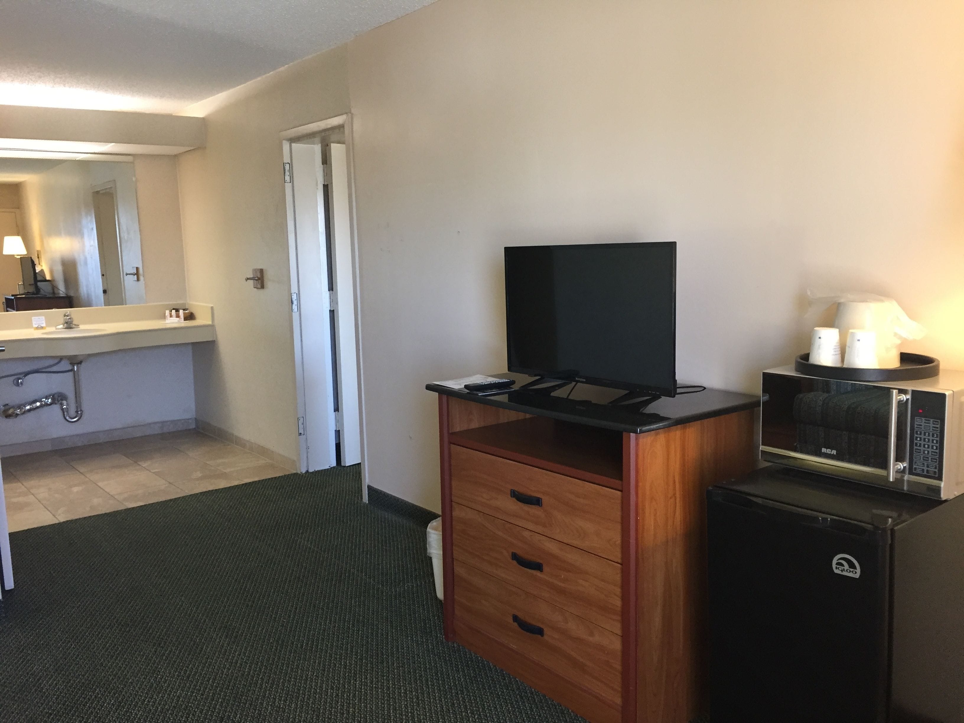 Photo - Days Inn & Suites by Wyndham Albuquerque North