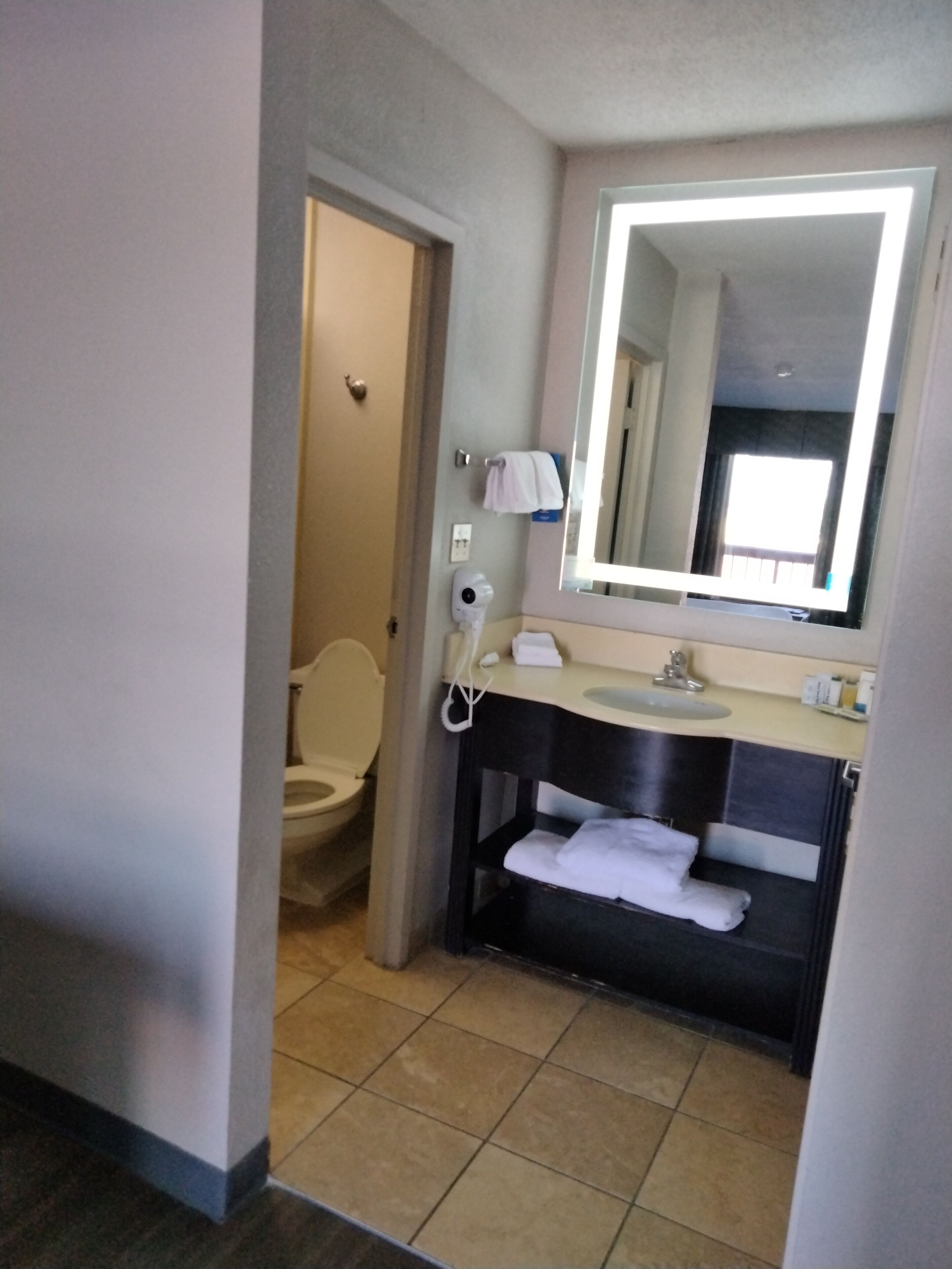 Photo - Days Inn & Suites by Wyndham Albuquerque North