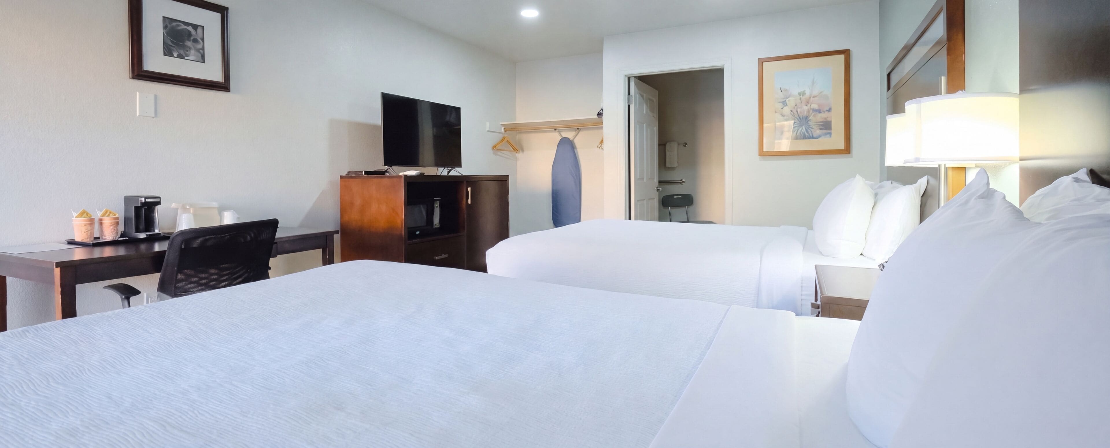 Room, 2 Katil Ratu (Queen), Accessible, Non Smoking | Peralatan tempat tidur premium, tilam berlapik, meja 