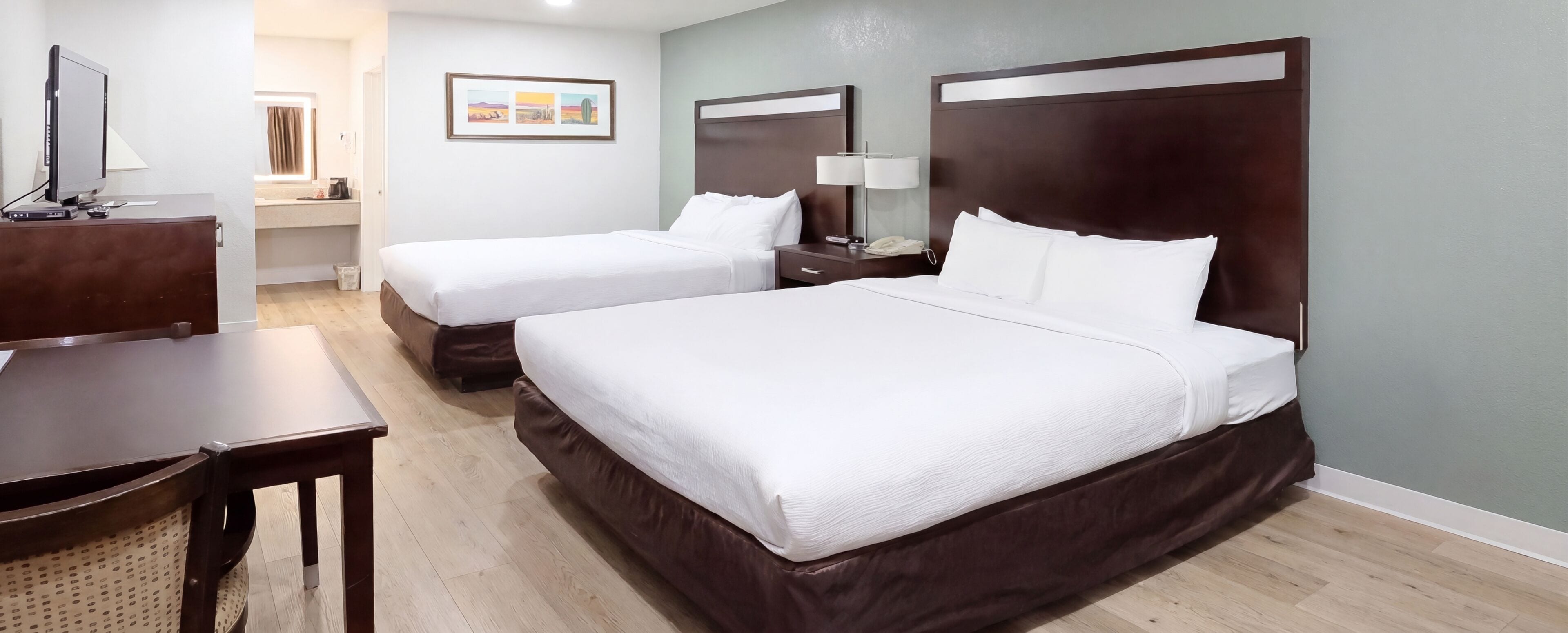 Room, 2 Katil Ratu (Queen), Non Smoking | Peralatan tempat tidur premium, tilam berlapik, meja 
