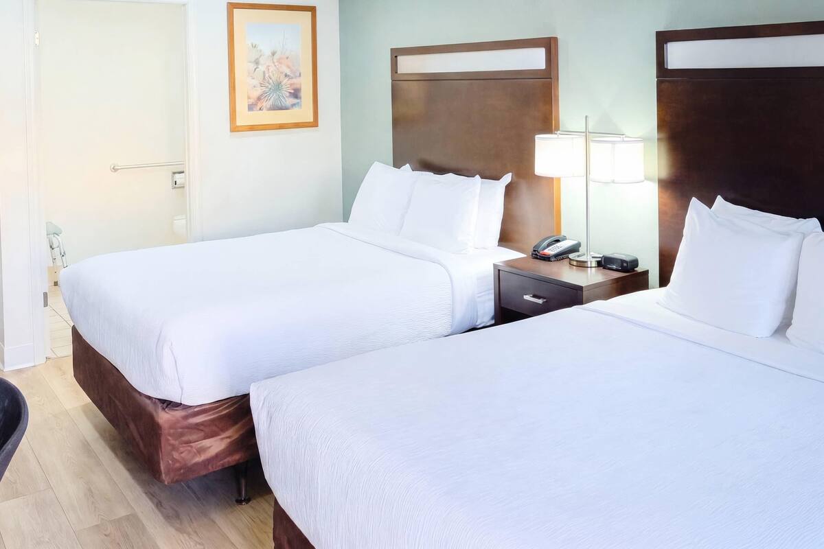 Room, 2 Queen Beds, Accessible, Non Smoking