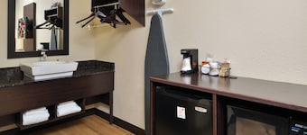Red Roof Inn PLUS+ Secaucus - Meadowlands - NYC