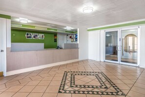 Reception - Studio 6 Fort Worth, TX - West Medical Center (Fort Worth)