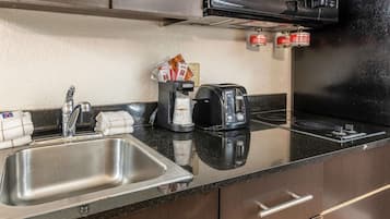 Kjøleskap og mikrobølgeovn