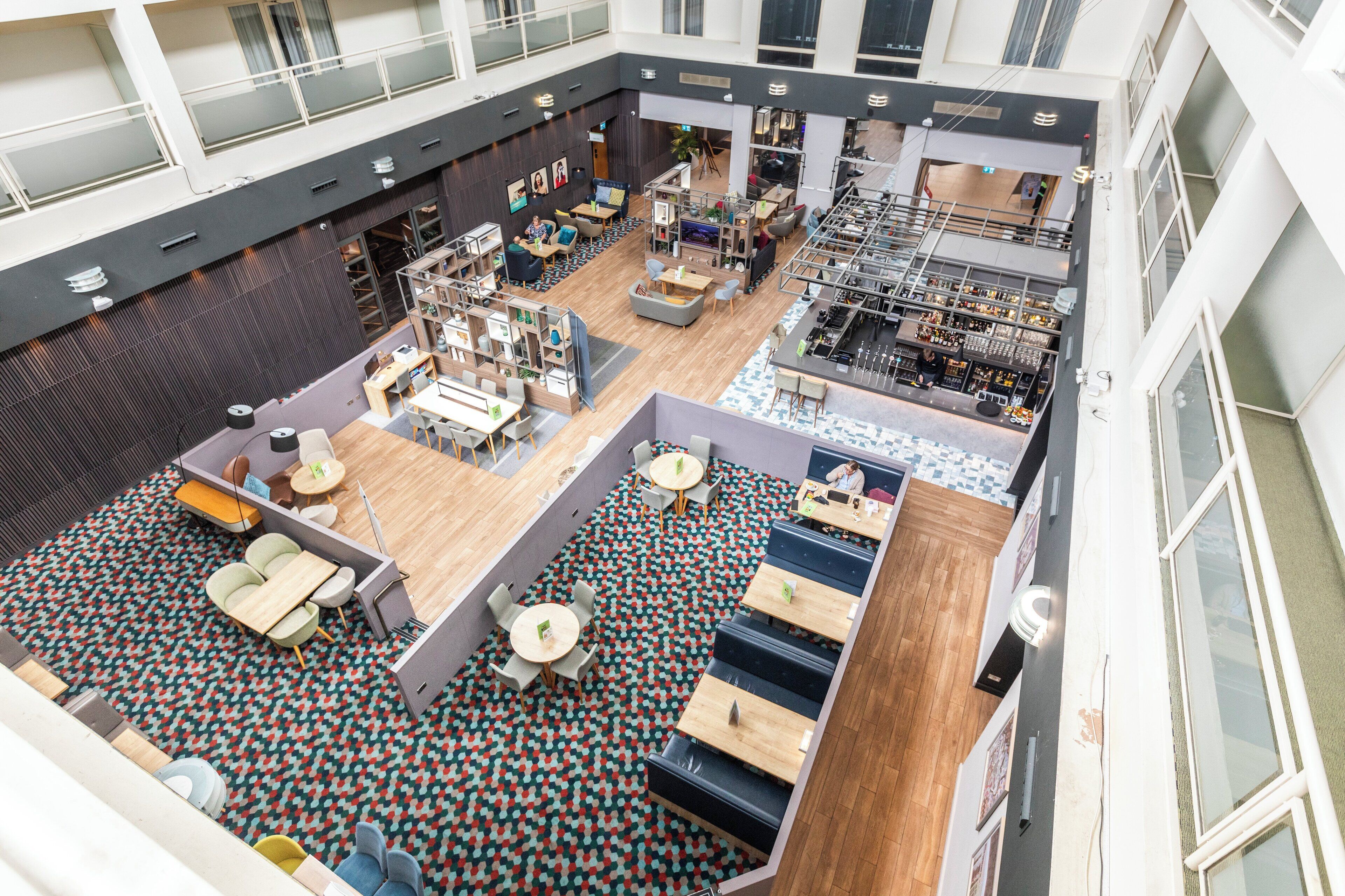 Lobby lounge