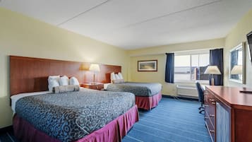 Habitació bàsica, 2 llits de matrimoni | Escriptori, wifi gratuïta i roba de llit