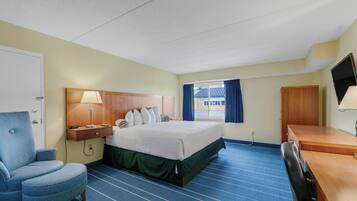 Basic Room, 1 Queen Bed | Desk, free WiFi, bed sheets