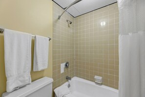 Basic Room, 2 Queen Beds | Bathroom | Combined shower/tub, towels - Relax Inn (Alexandria)
