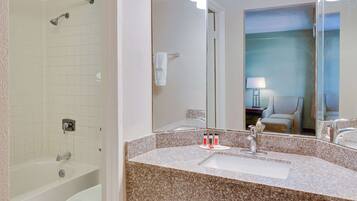 Combined shower/bathtub, free toiletries, hair dryer, towels