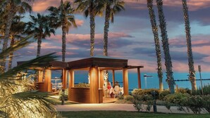 A wooden gazebo with a view of the sea, surrounded by palm trees. - Parklane, a Luxury Collection Resort & Spa, Limassol (Limassol)