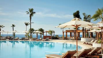 Indoor pool, 3 outdoor pools