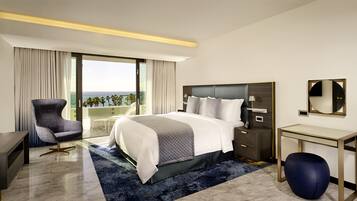 Kamer | Luxe beddengoed, een minibar, een kluis op de kamer, een bureau