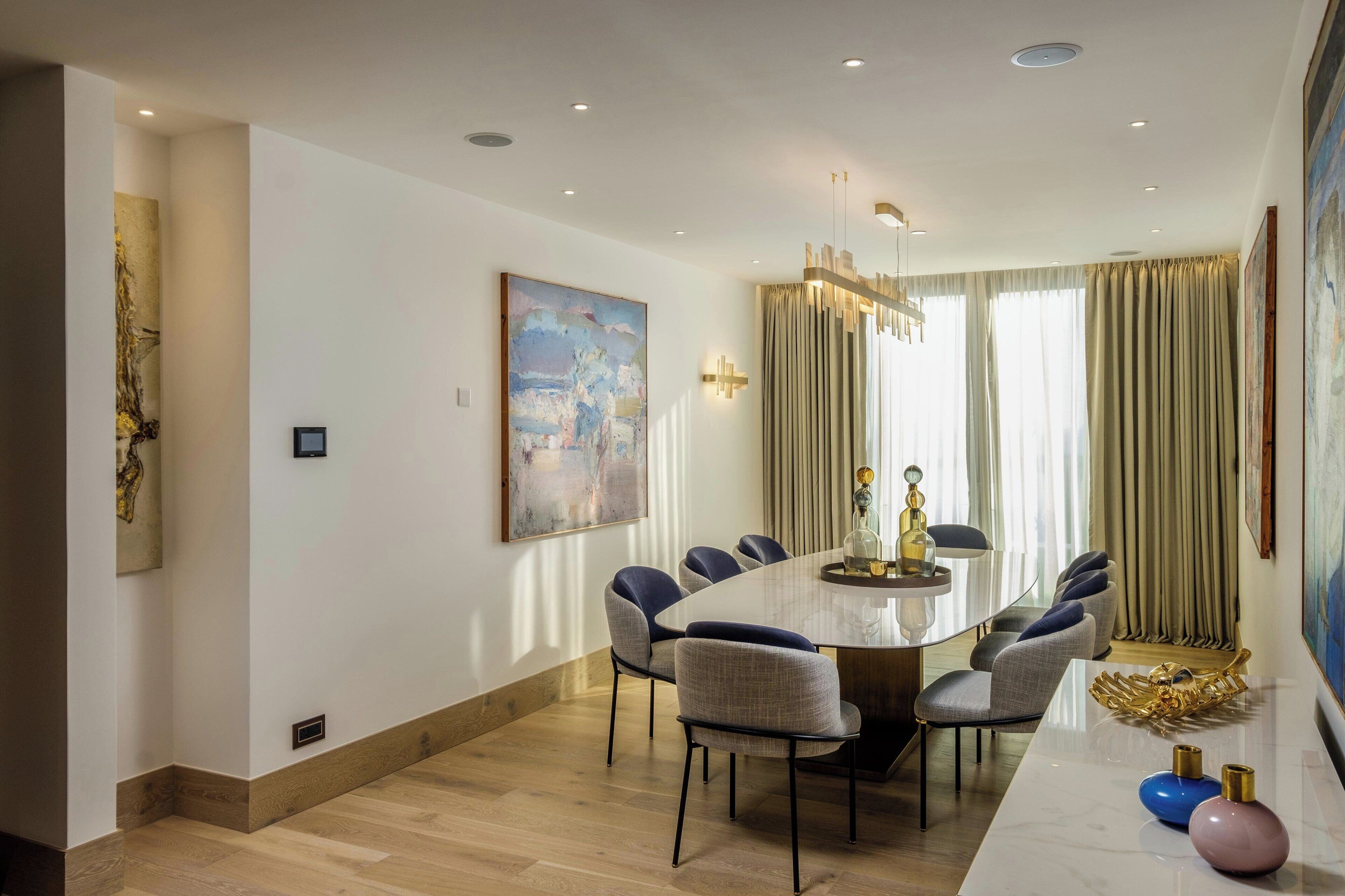 Ropa de cama de alta calidad y minibar 