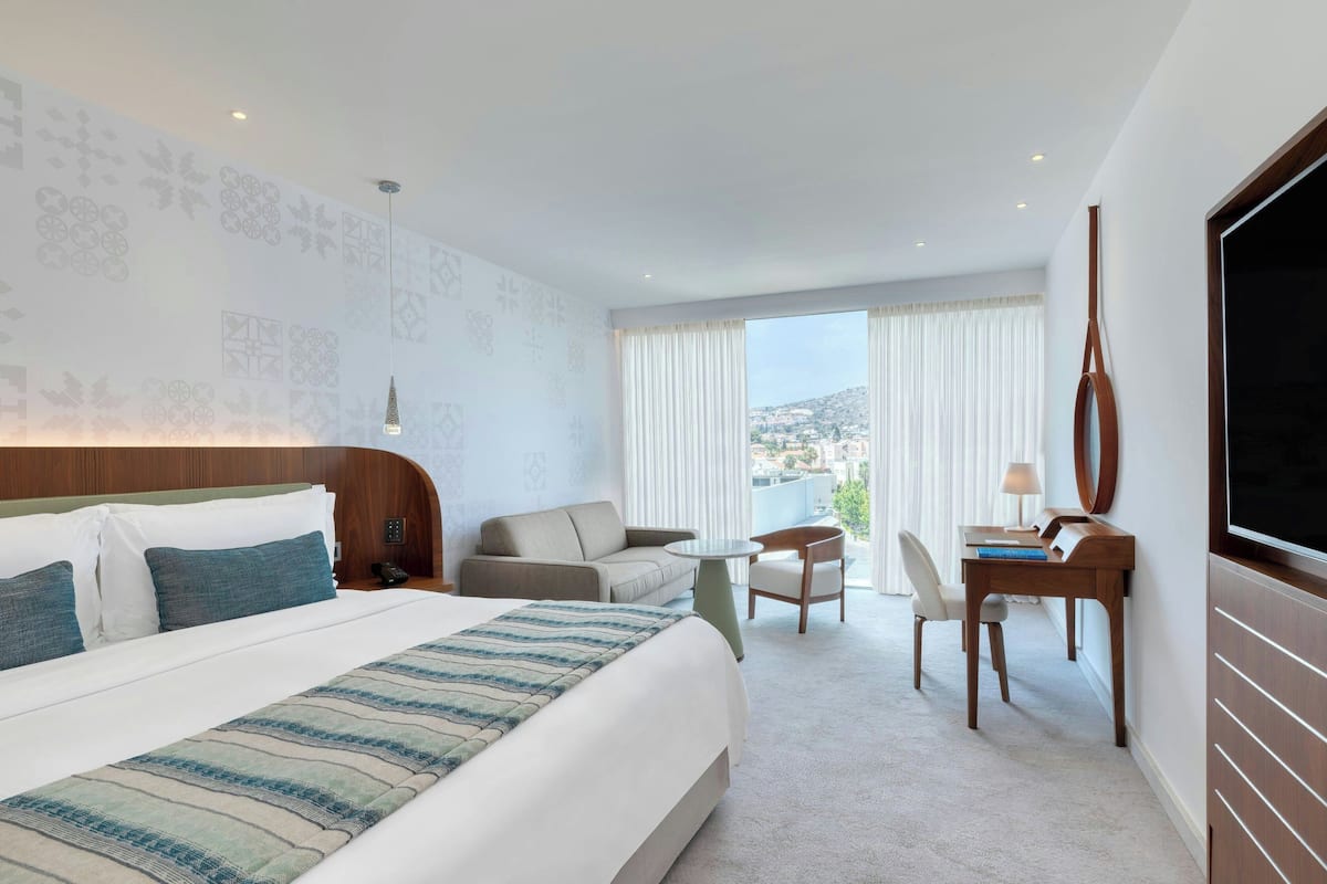 Premium bedding, minibar, in-room safe, desk