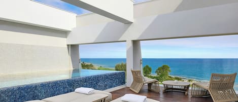 Suite, 2 habitaciones, vista al mar (Balcony) | Ropa de cama de alta calidad y minibar