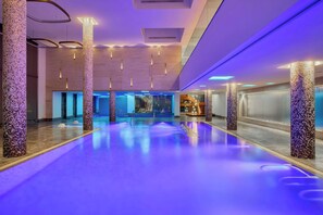 Indoor pool, 3 outdoor pools