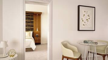Panorama studio | Luxe beddengoed, een minibar, een kluis op de kamer, een bureau