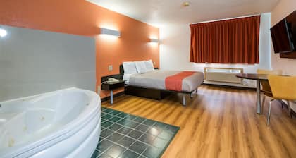 Motel 6 Davenport, IA