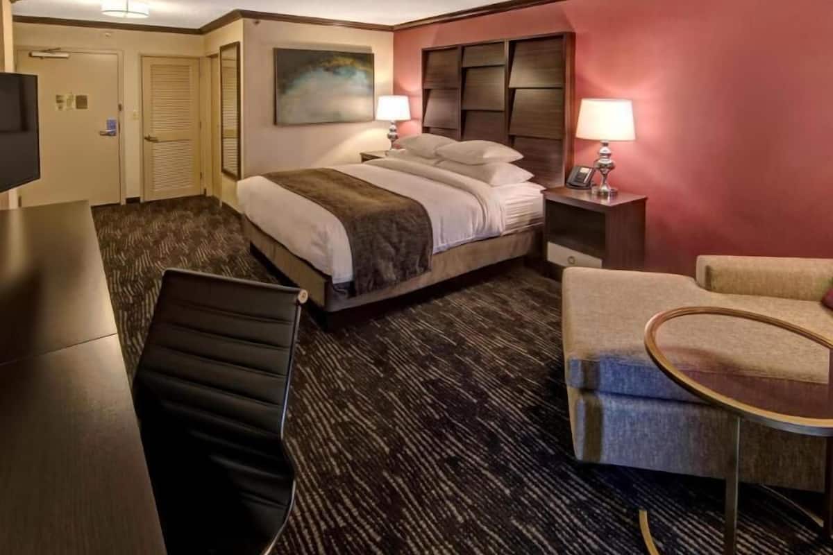 Pillowtop beds, in-room safe, soundproofing, iron/ironing board